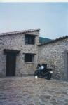 Teruel 2003, el suelo y la pared con las mismas piedras