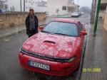 Karmen con su coche lleno de nieve
