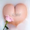 6878829-nalgas-de-mujer-en-el-bano-con-agua-de-la-leche-y-la-rosa.jpeg