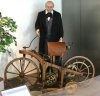 800px-Daimler-1-motorcycle-1.jpg