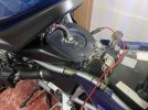 Tapa del filtro de aire sin extraer con los dos totnillos Philips aflojados.jpg Tapa del filtro de aire sin extraer con los dos totnillos Philips aflojados.jpg