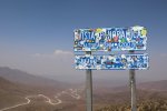 señal-de-carretera-llena-stickers-viajeros-que-muestran-una-vista-metros-altura-cerca-salta-ar...jpg señal-de-carretera-llena-stickers-viajeros-que-muestran-una-vista-metros-altura-cerca-salta-ar...jpg
