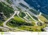 camino-serpentino-en-las-montaas-italianas-paso-de-stelvio-passo-de-la-montaa-44205761.jpg