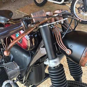 Black Motorcycles Bobber detalle conjunto