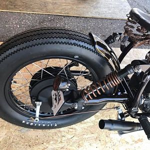 Black Motorcycles Bobber detalle tren trasero