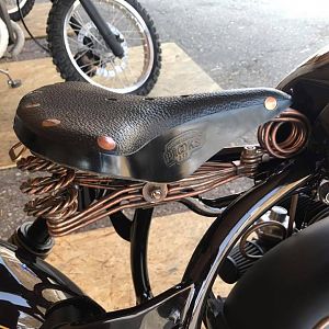 Black Motorcycles Bobber detalle asiento