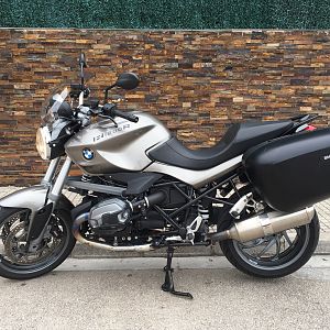 R1200R Img1