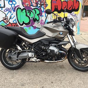 R1200R Img2