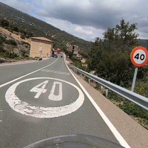 Bajada  Puerto de La Mazorra con la F 800 R  y  Juan Antonio  con su  F 800  ST..