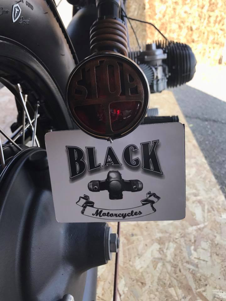 Black Motorcycles Bobber detalle piloto