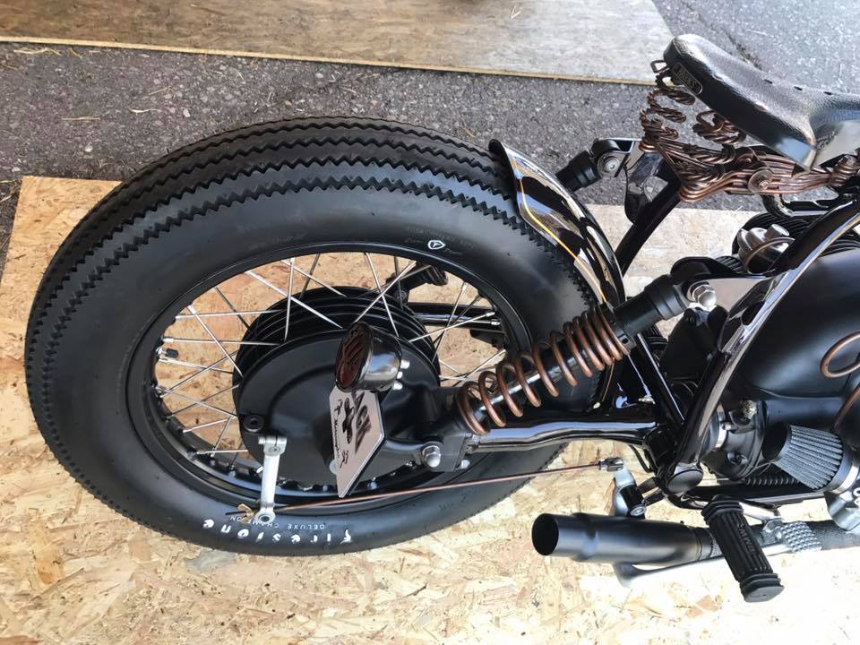 Black Motorcycles Bobber detalle tren trasero