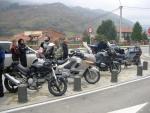 6-2-05 Celis (Cantabria) ¿Es una Ducati entre  BMWs?