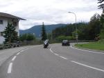 Divertida carretera junto a las manzanas en la zona de Bolzano