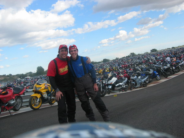 2004/11/01 FIN SERIE CHESTE. ¡Nunca habíamos visto tantas motos juntas!