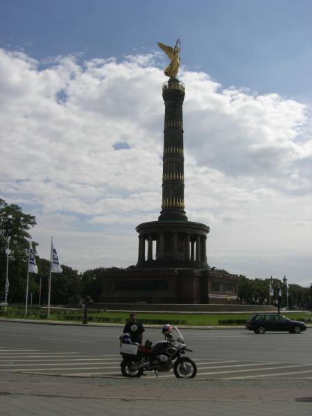 Balticos 2007, Monumento Angel de la independencia en Berlin (Alemania)