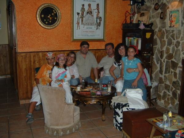mi familia y la  del coyote en Redondela (Pontevedra), julio 2005