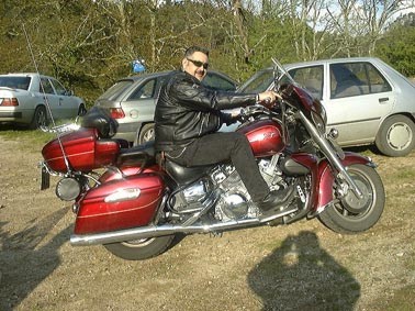 Este soy yo en mi antigua moto