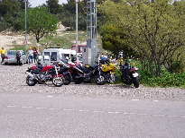 Las motos de C.M.T. en la Cueva Santa