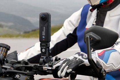 Detalle de cómo queda en la moto