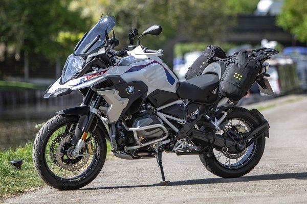 BMW R 1250 GS con el sistema OS-Base de Kriega