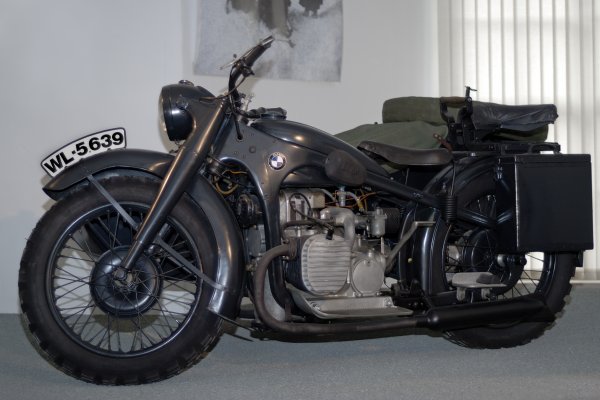 BMW R12 con sidecar en versión militar de la Wehrmacht