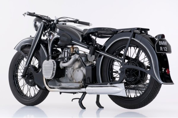 BMW R12 de 1935 con su horquilla telescópica hidráulica delantera