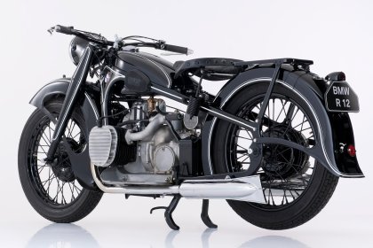 BMW R12 de 1935 con su horquilla telescópica hidráulica delantera