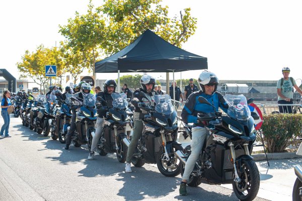 Ambiente de la XXI edición de los BMW Motorrad Days en Peñíscola