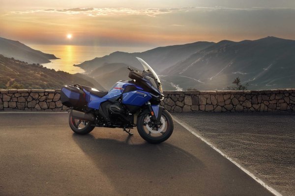 BMW R 1300 RT, turismo que monta neumáticos de 17 pulgadas