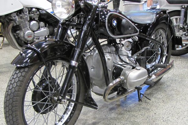 Otra vista de la BMW R5 de 1936 en Auckland