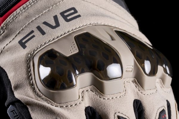 Detalle de la construcción del guante Five TFX2 EVO WP+