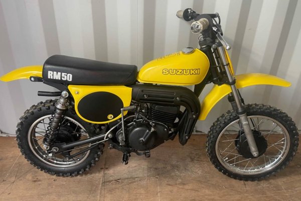 Posiblemente la primera moto que llevé fue una Suzuki RM50