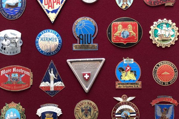 Antiguas insignias de aseguradoras