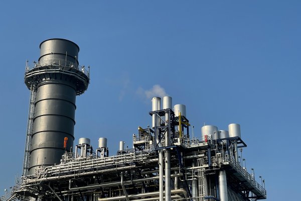 En las refinerías se procesa el crudo