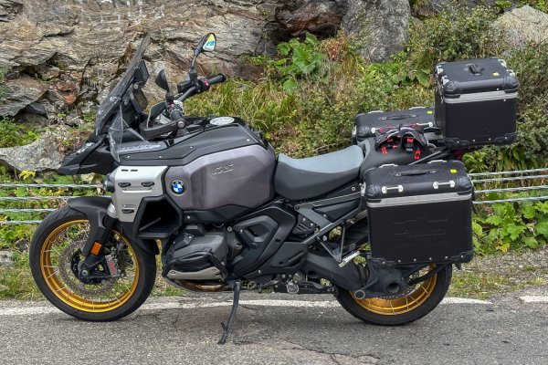 Salvo las maletas, la BMW R 1300 GS Adventure que alquilé tenía todos los paquetes y extras