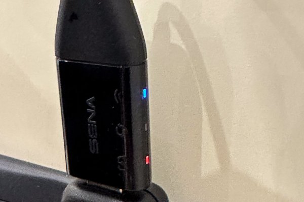EL cable nos indica si está cargando y si está conectado a internet